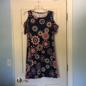 Cold-shoulder navy floral dress w/pockets